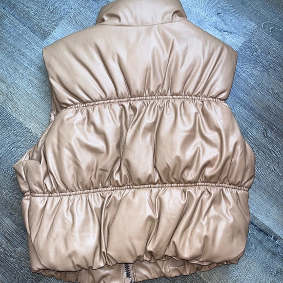 Love Tree women’s faux leather cropped puffer zip vest small camel/tan - Picture 6 of 6